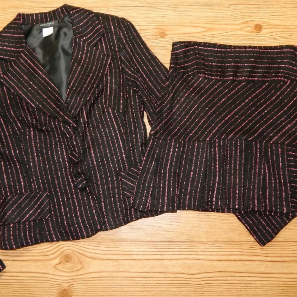 Alyn Paige skirt suit 💛